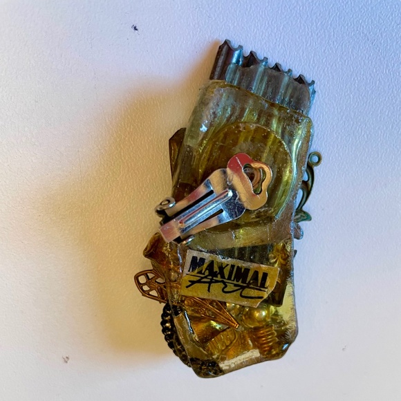 Unique John Wind, Maximal Art Clip Earrings - Picture 2 of 2